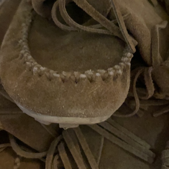 Minnetonka 2 Layer Fringe boot - Picture 8 of 8